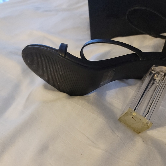 Isabella scrappy sandals.excellent Condition 4 Inches - Picture 3 of 8